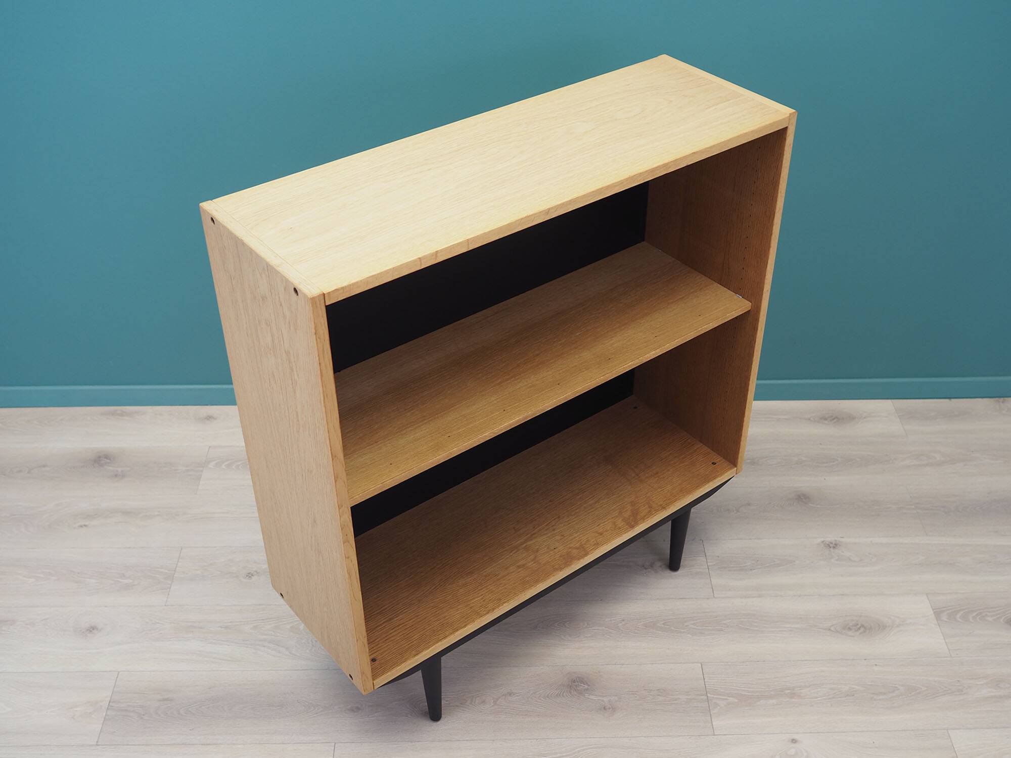 Bibliothèque en frêne, design danois, années 1970, production : Danemark