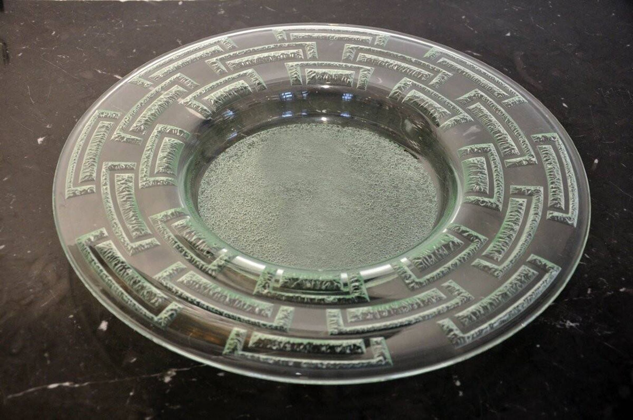 Circular dish signed Daum Nancy in molded glass with frosted geometric decoration, 20th century
