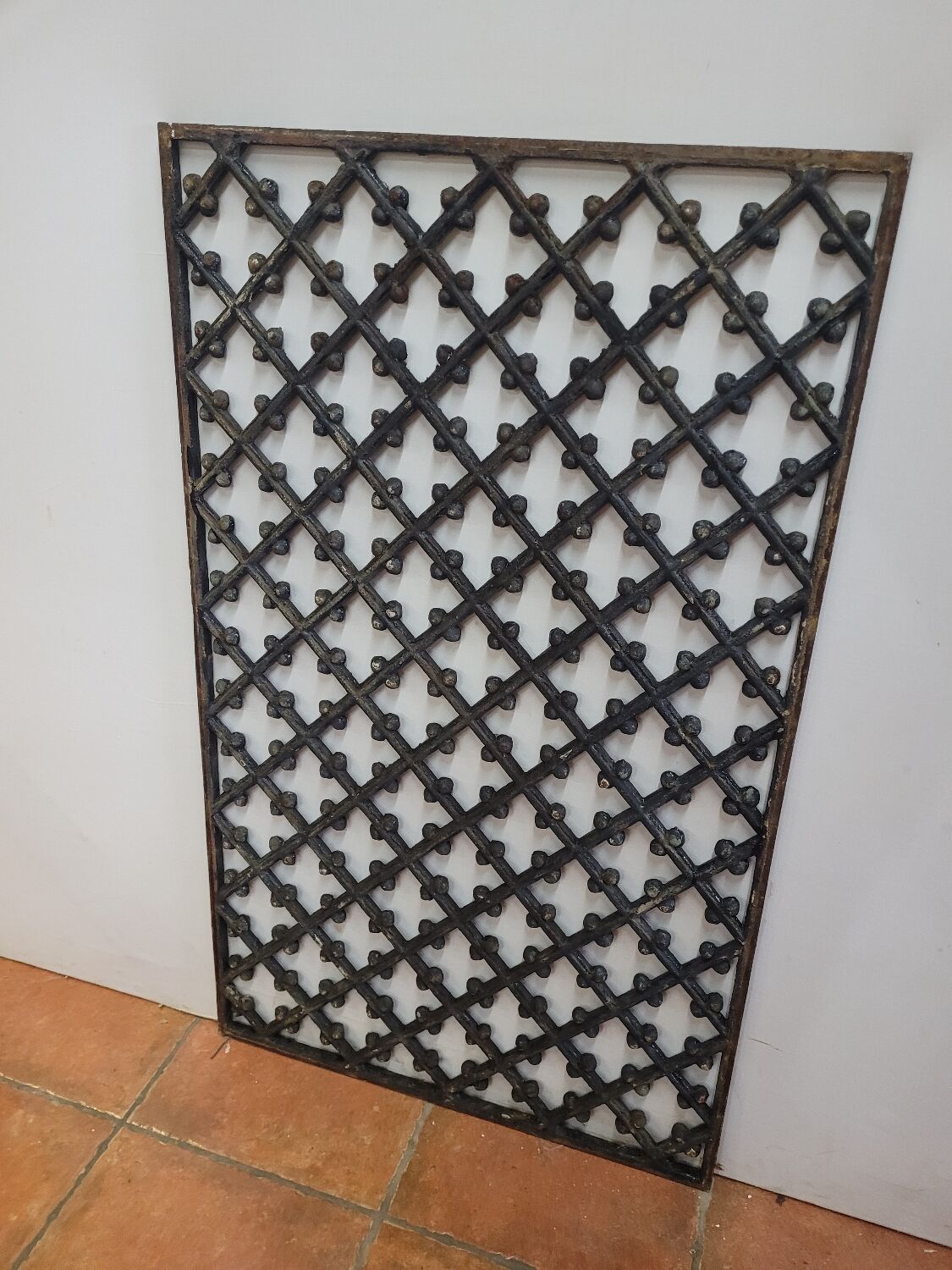 Old cast iron grid 96×58cms