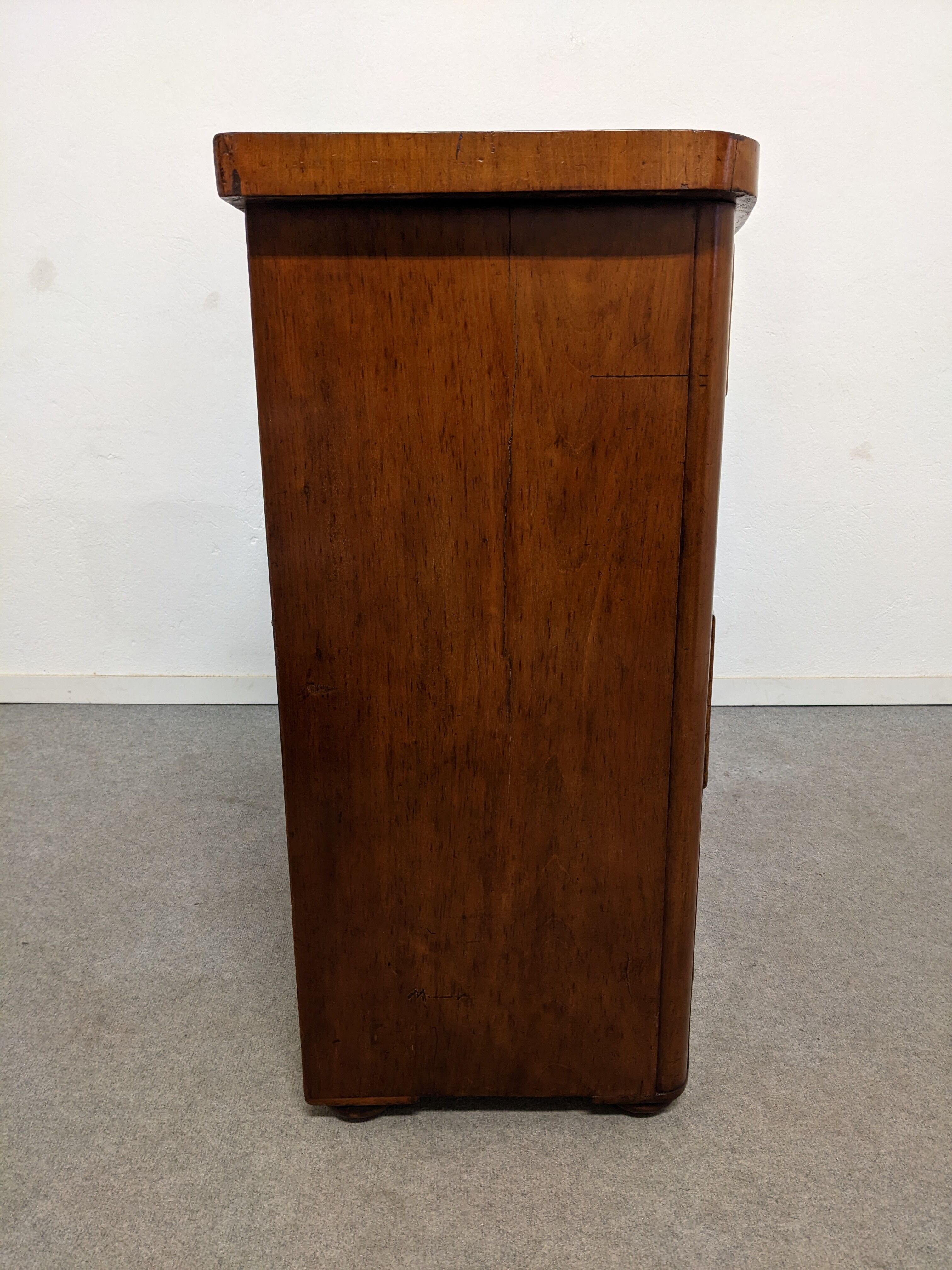 English mahogany chest of drawers circa 1900