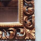 Miroir en bois sculpté et doré