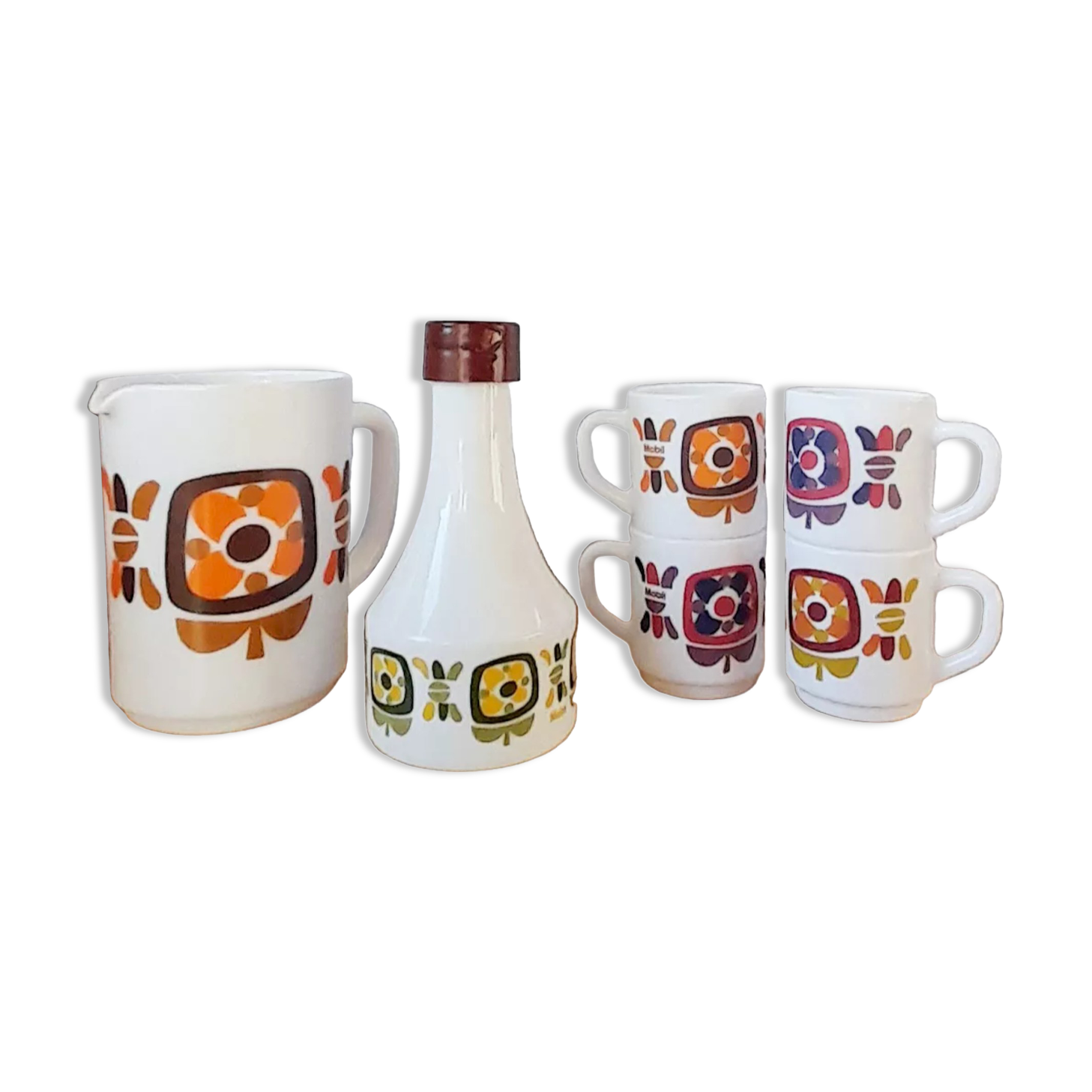 Mobil Arcopal 70s tableware set.