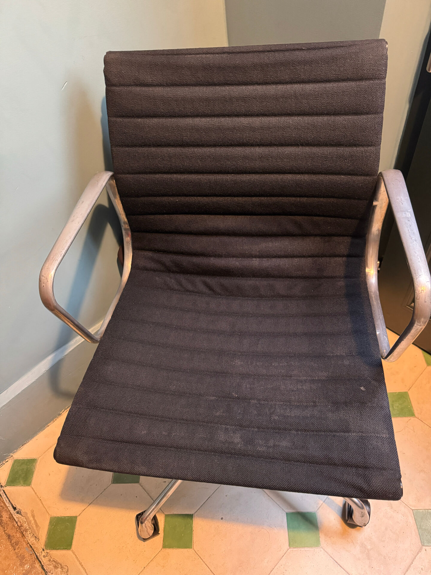 Authentic Eames EA117 Hopsak - Mid-century Yugoslavia