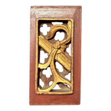 Ancien panneau en bois sculpté décor laqué doré fleurs et feuille de grenade, Chine