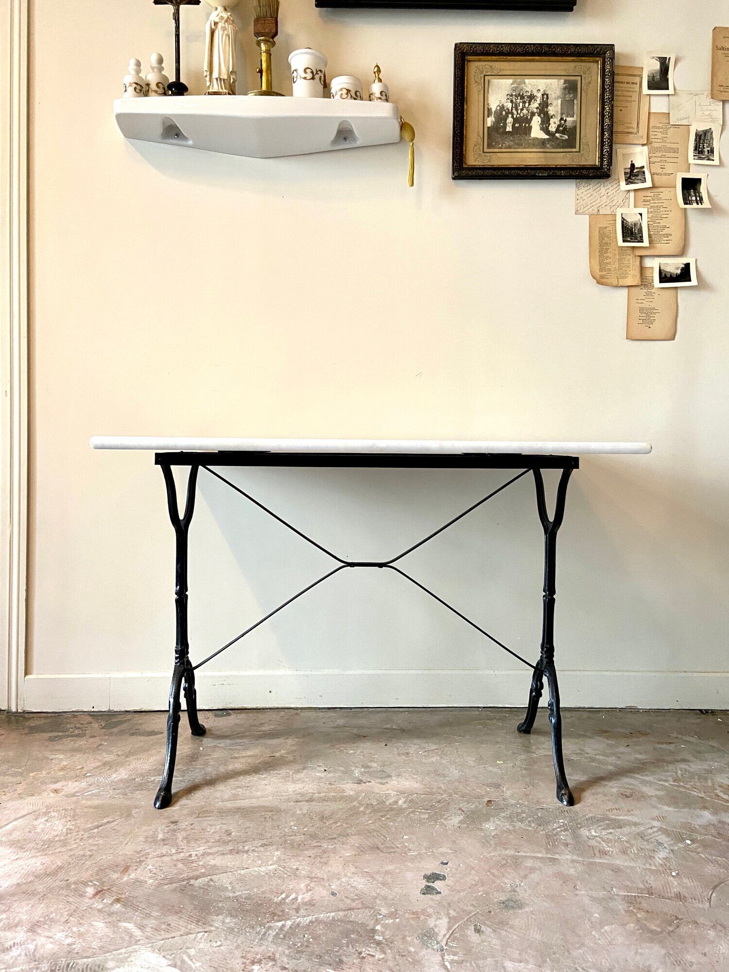 Bistro table in grey marble and cast iron