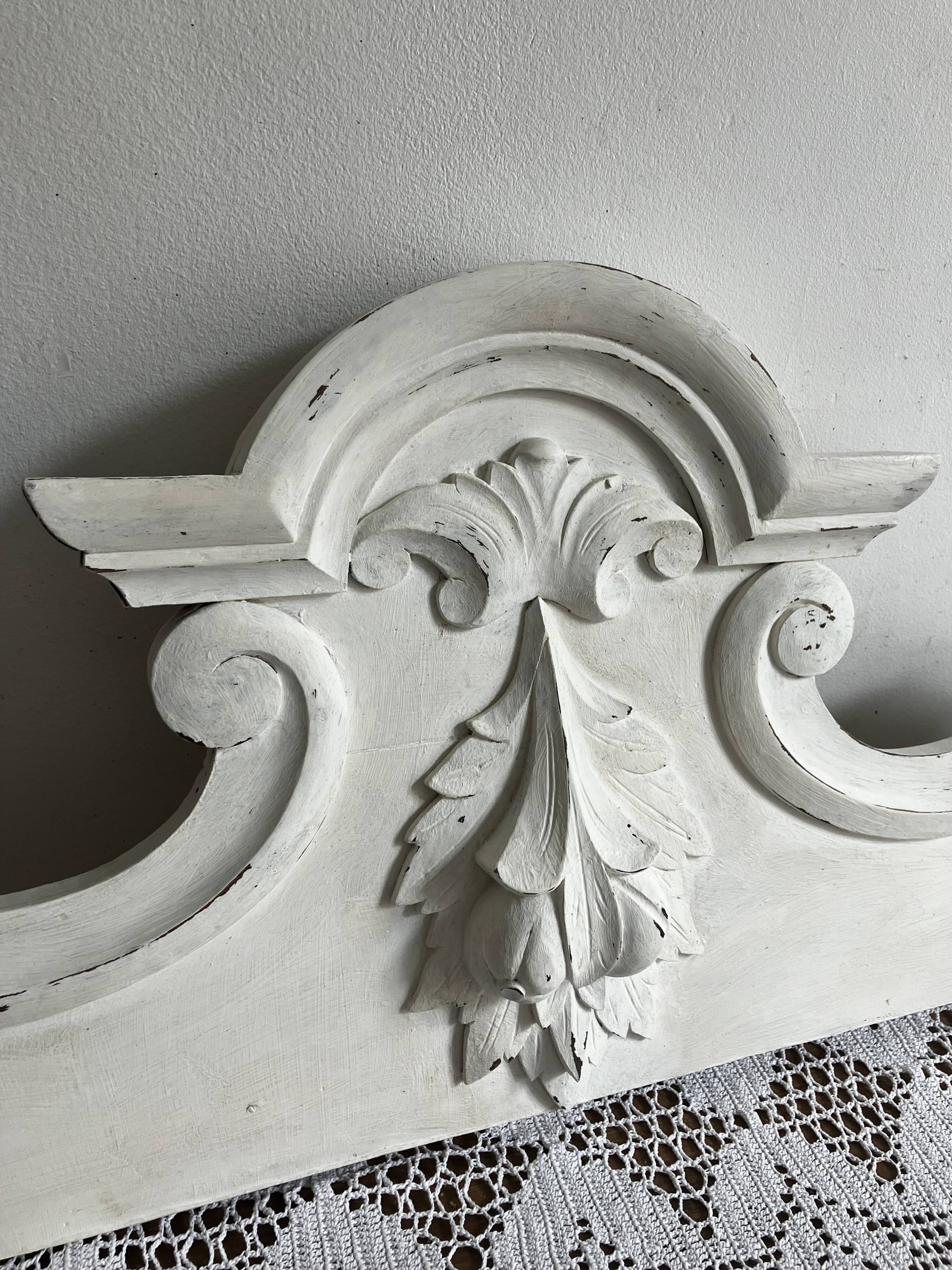 Fronton en bois, décoration
