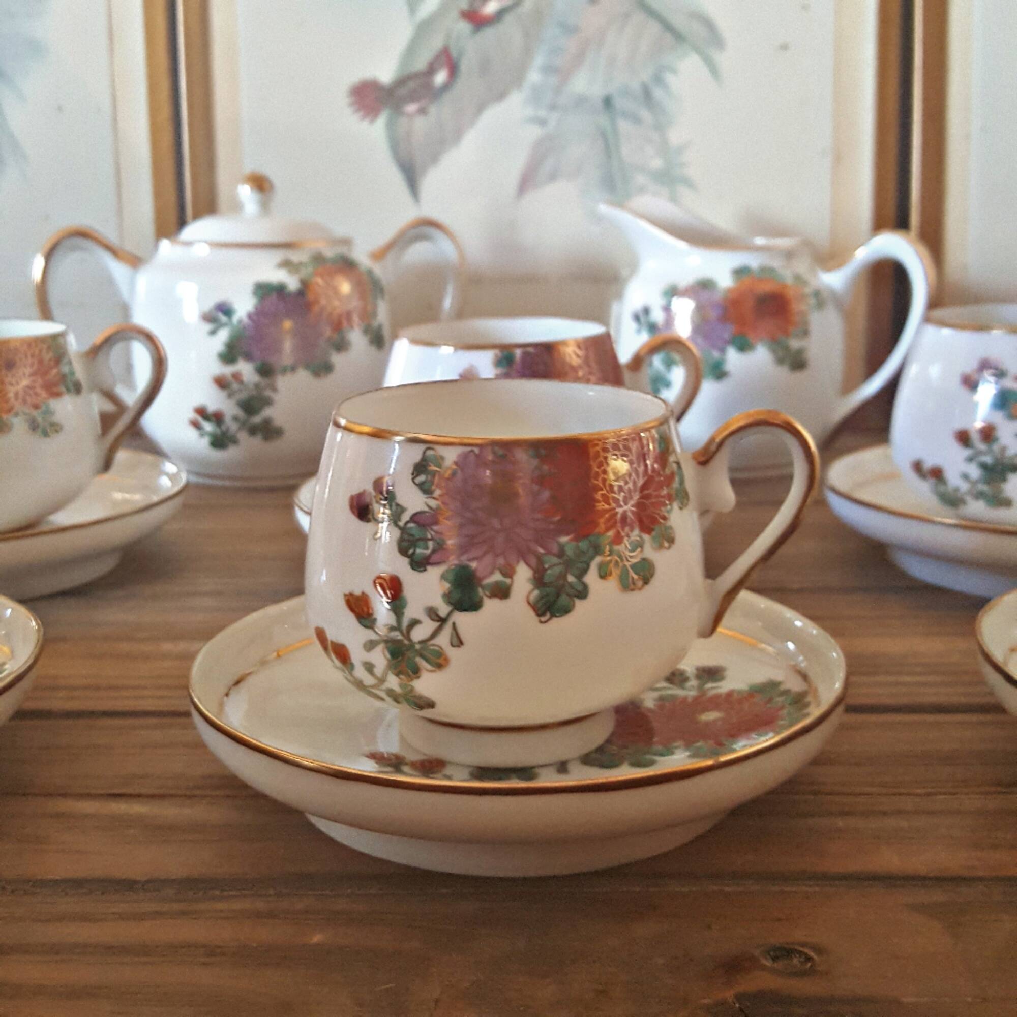 Fine porcelain from Soko Japan, floral tea set (cups, sugar bowl, pot)