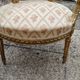 Paire de fauteuils médaillon en bois doré style Louis XVI