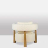 Pair of “bean” shaped armchairs, in blond beech. Contemporary work.