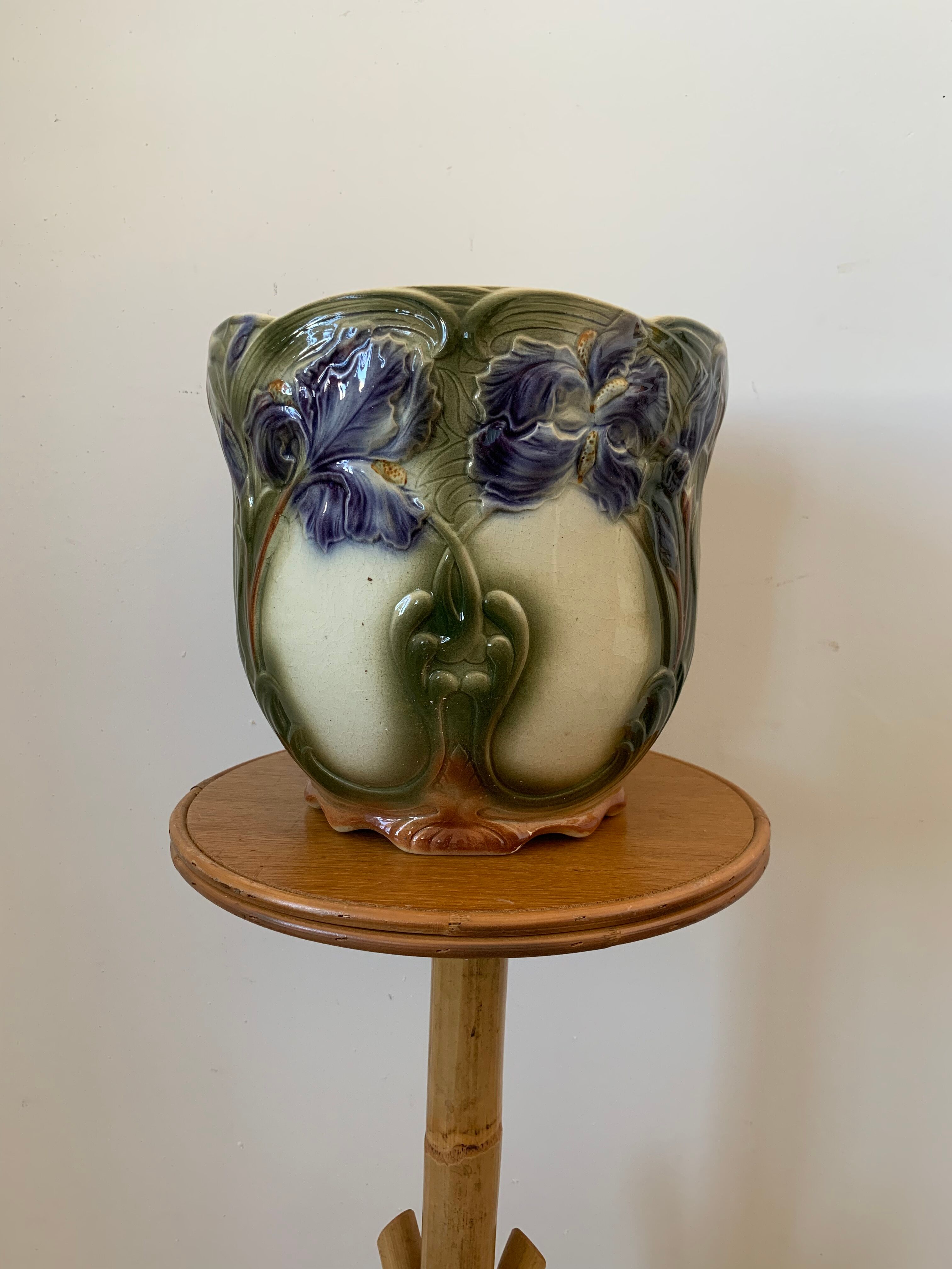 Digoin slip pot cache