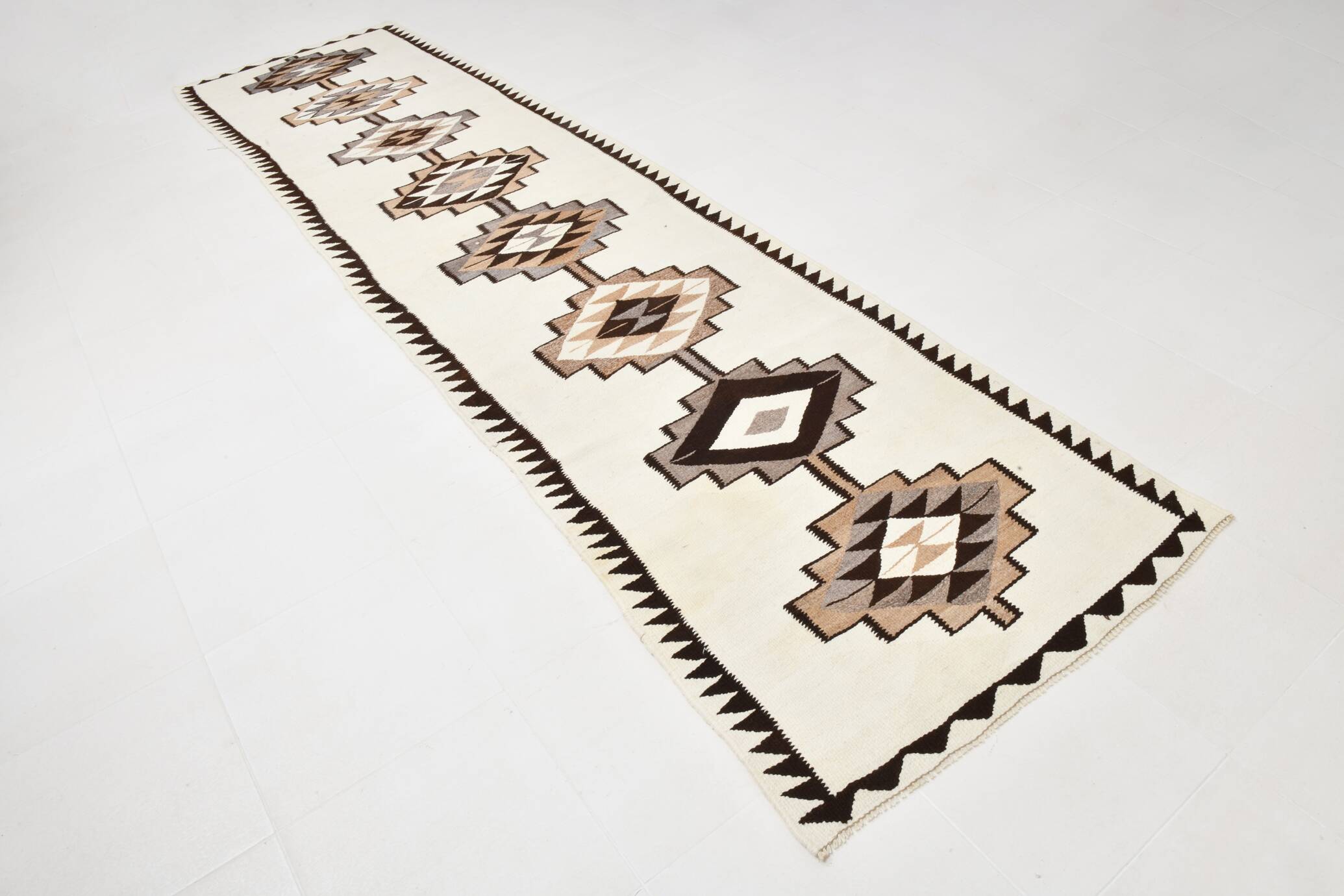 Tapis runner kilim vintage beige marron, motifs géométriques 388x101cm