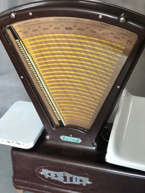 Vintage merchant's scale in bakelite burgundy