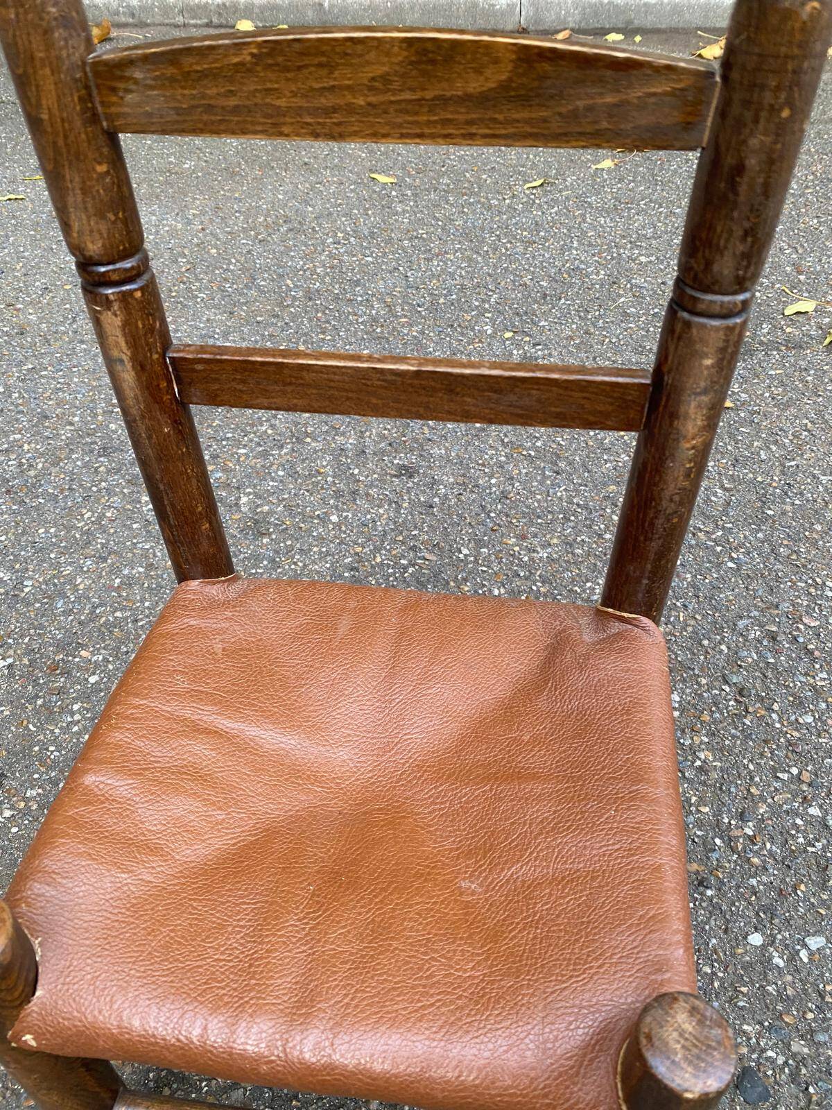 Children's chair made of solid wood and genuine leather