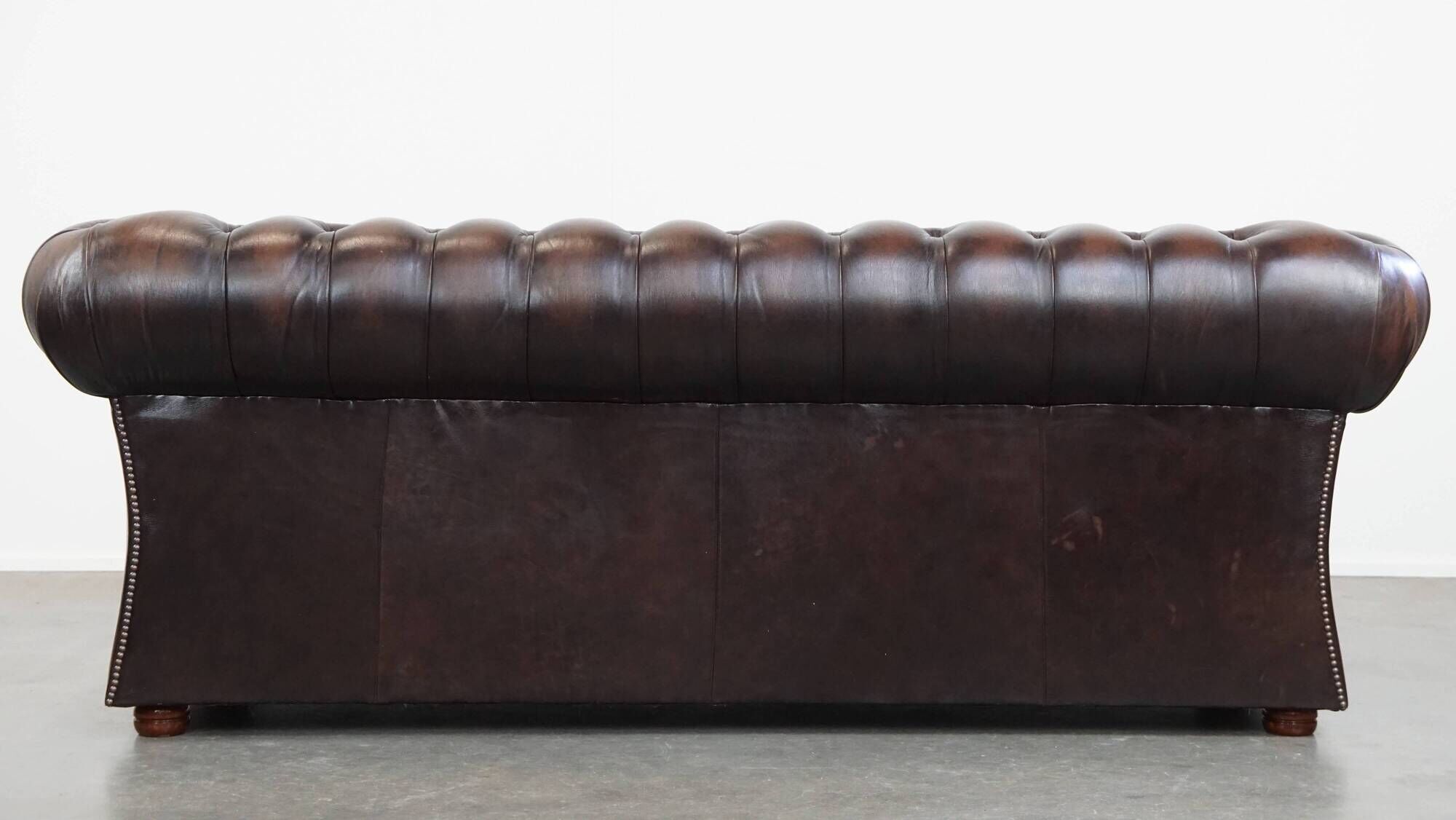 Canapé Chesterfield 3 places en cuir de vache de style anglais