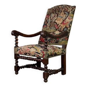 fauteuil en noyer sculpté - fin