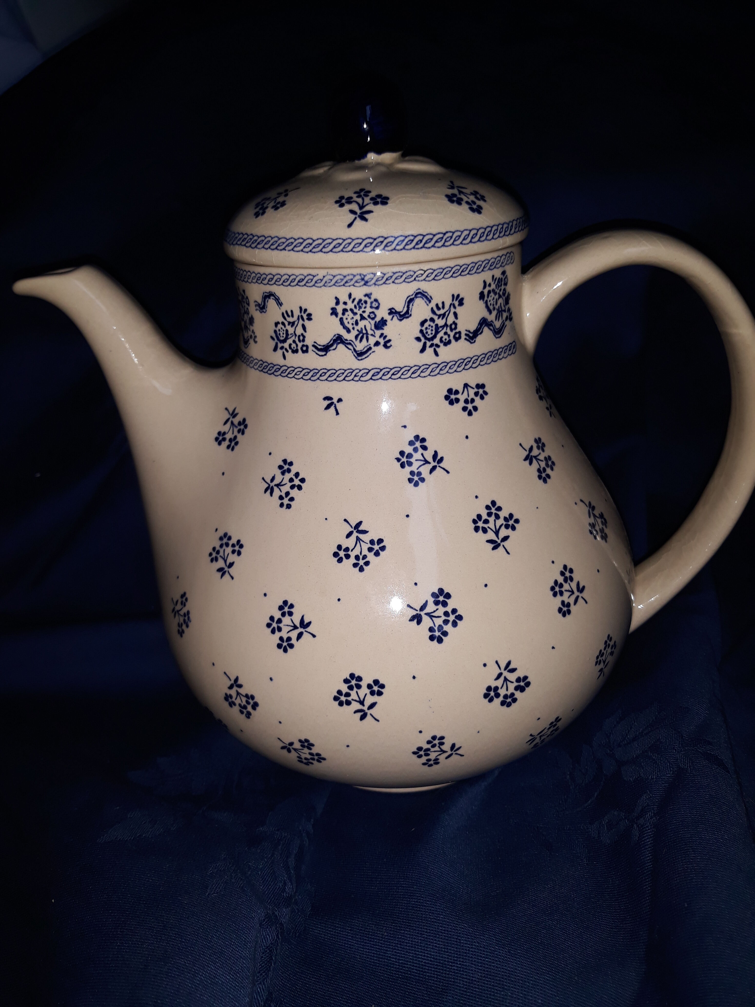 large teapot/coffee maker /l.Ashley pourer for Johnson Brothers