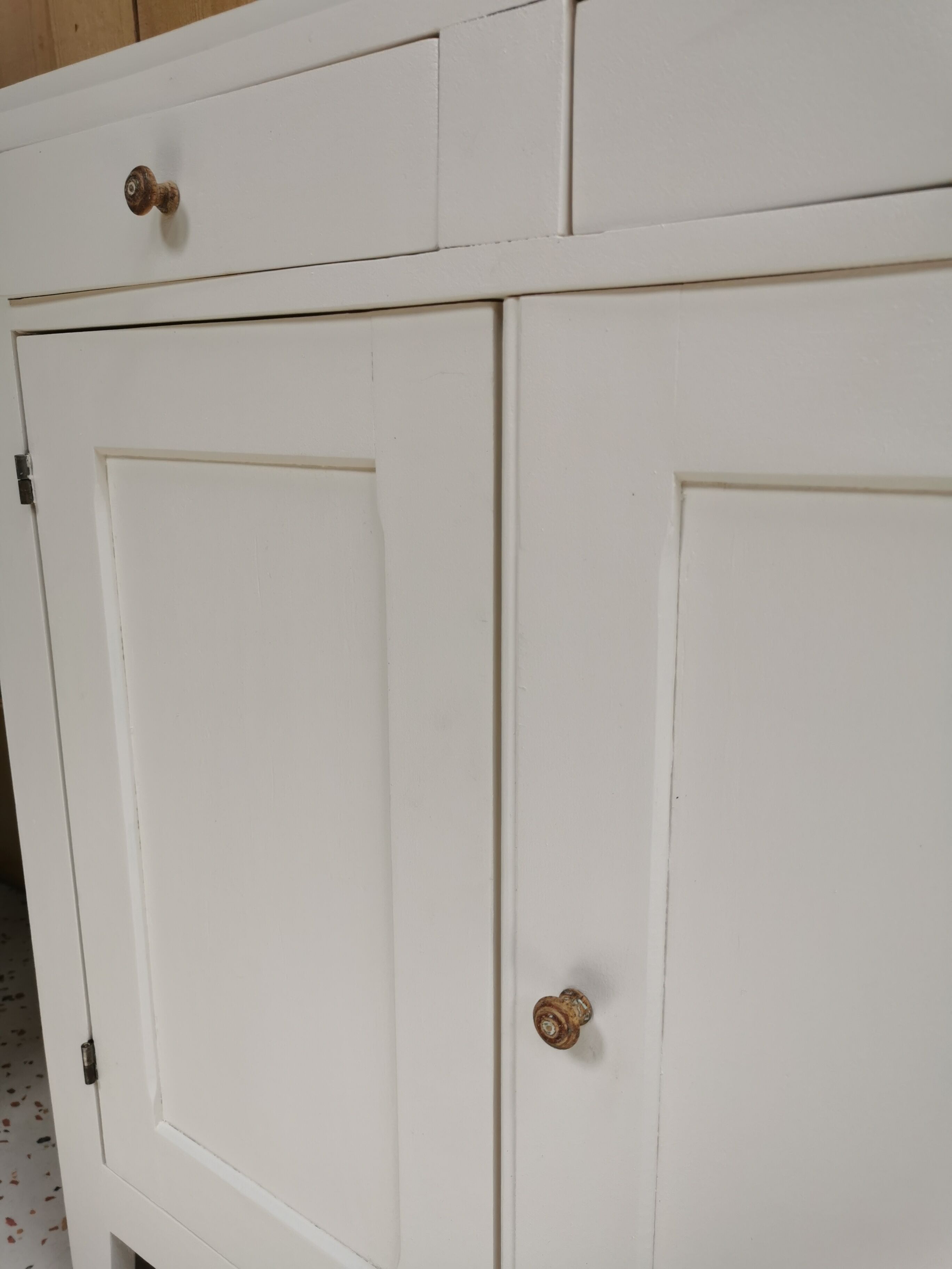 White parisian buffet