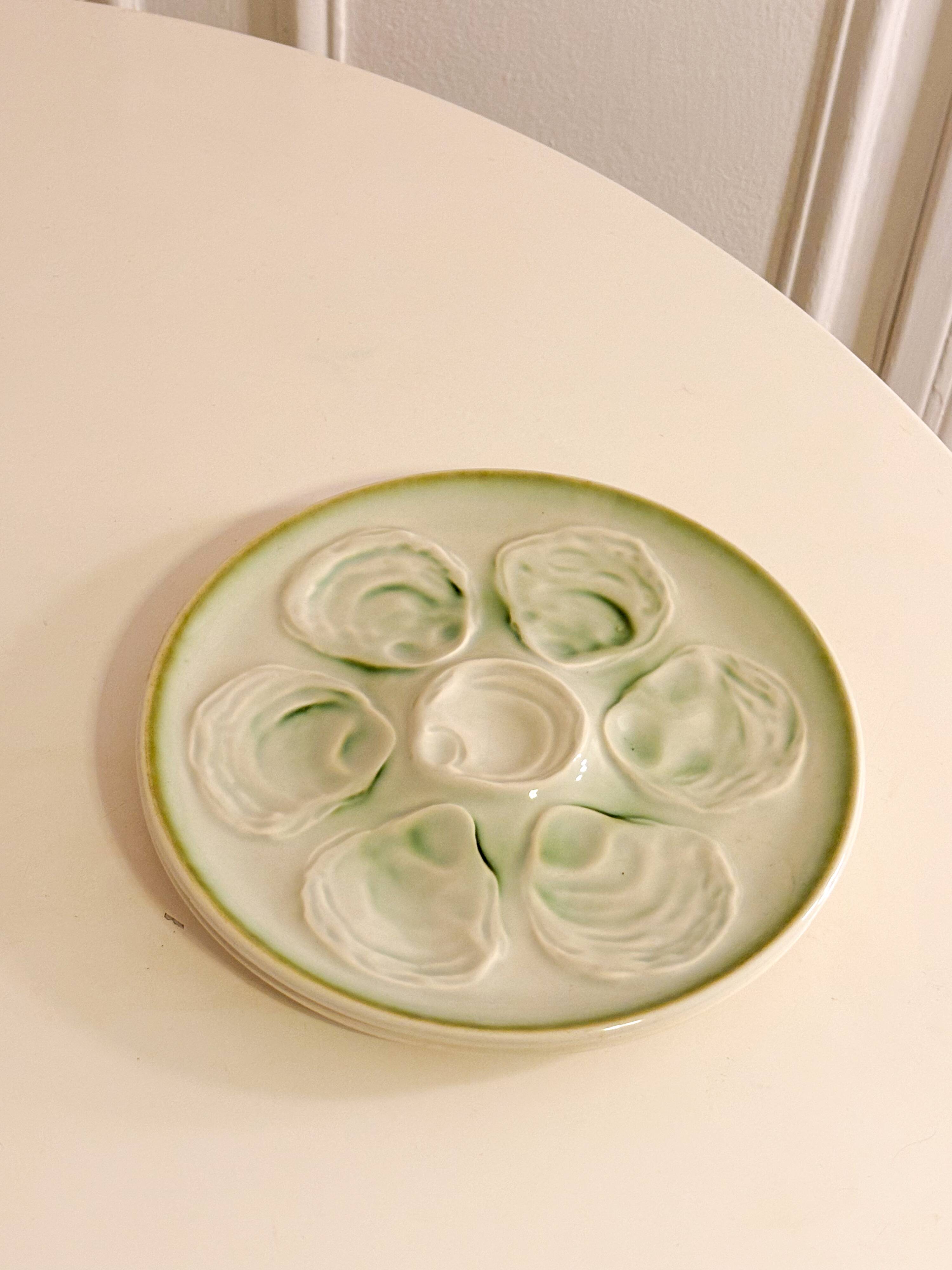 Paire d'assiettes à huîtres en barbotine, Bleu & Vert, 1960
