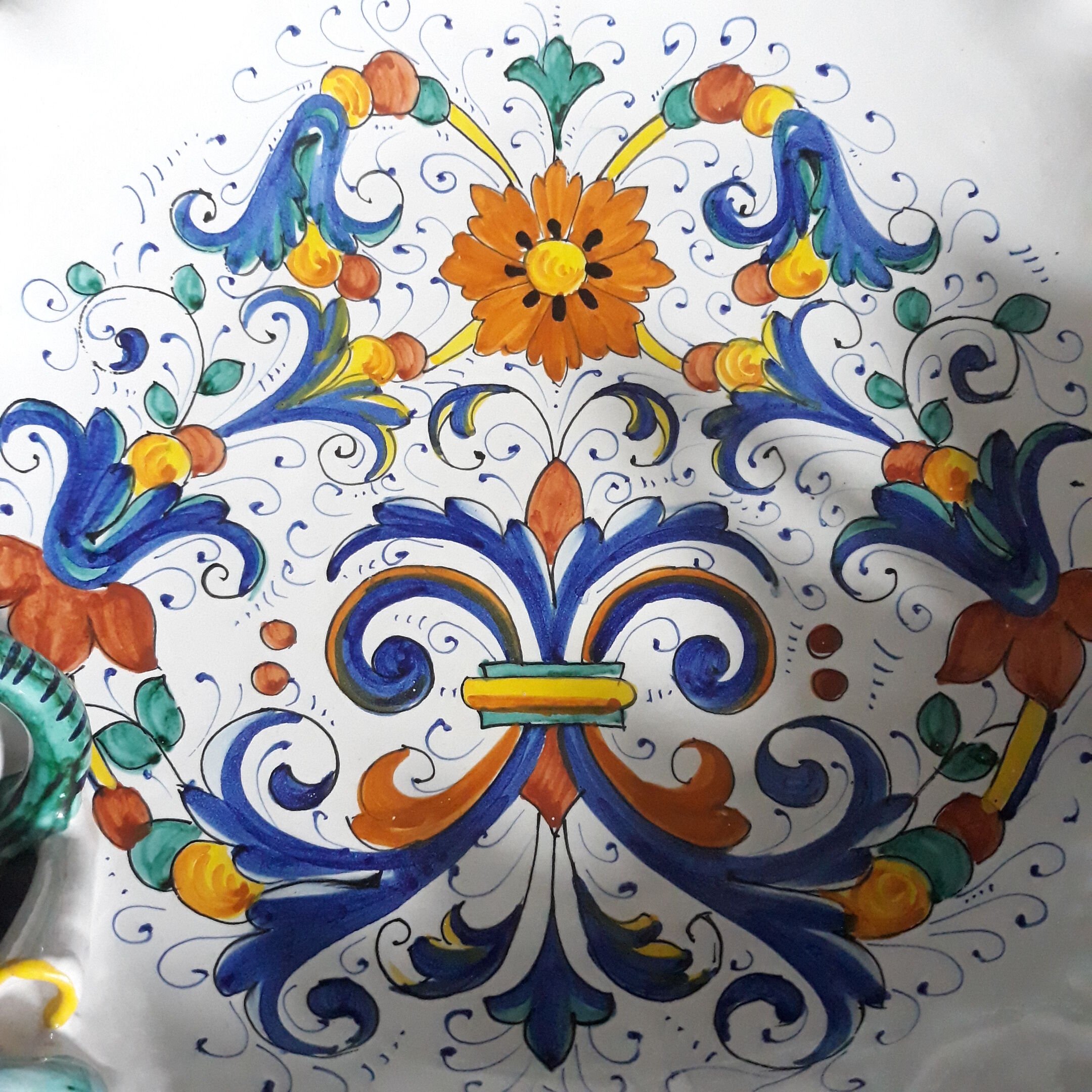 Old cup colored in Deruta faïence