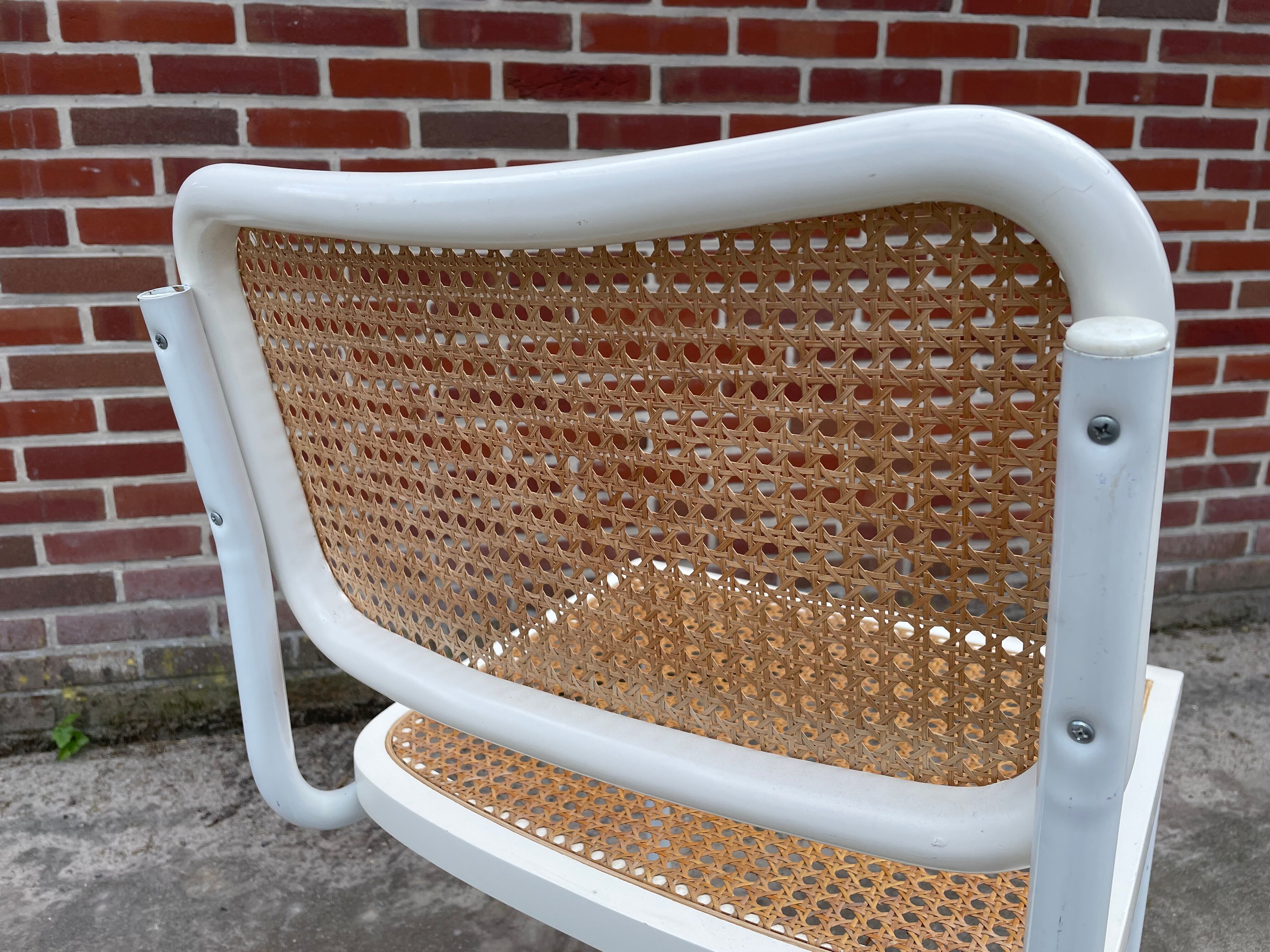 Set of 4 Cesca b32 model chairs in white