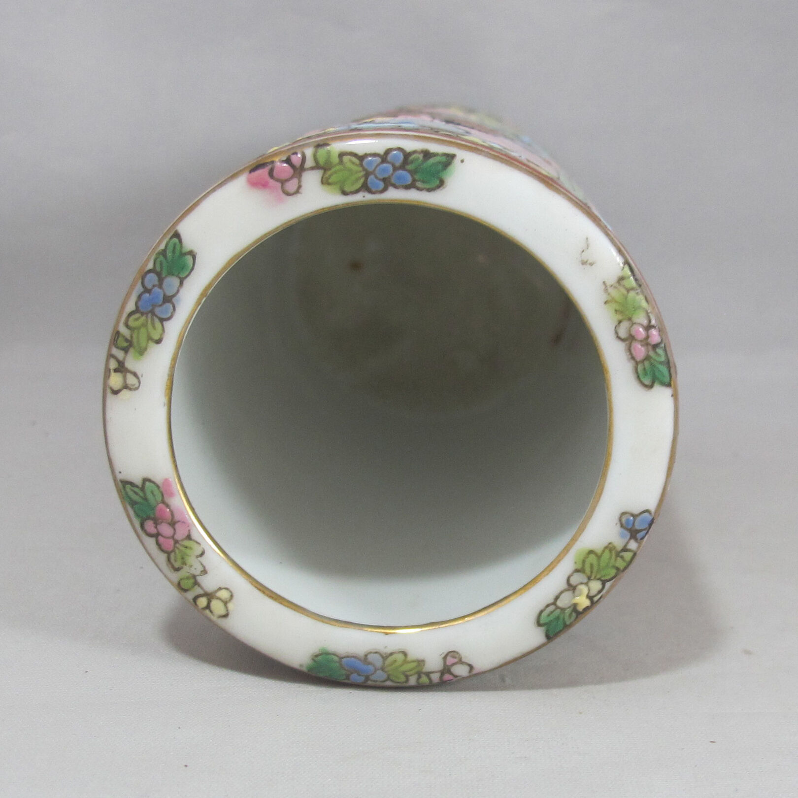 Chinese porcelain pencil pot