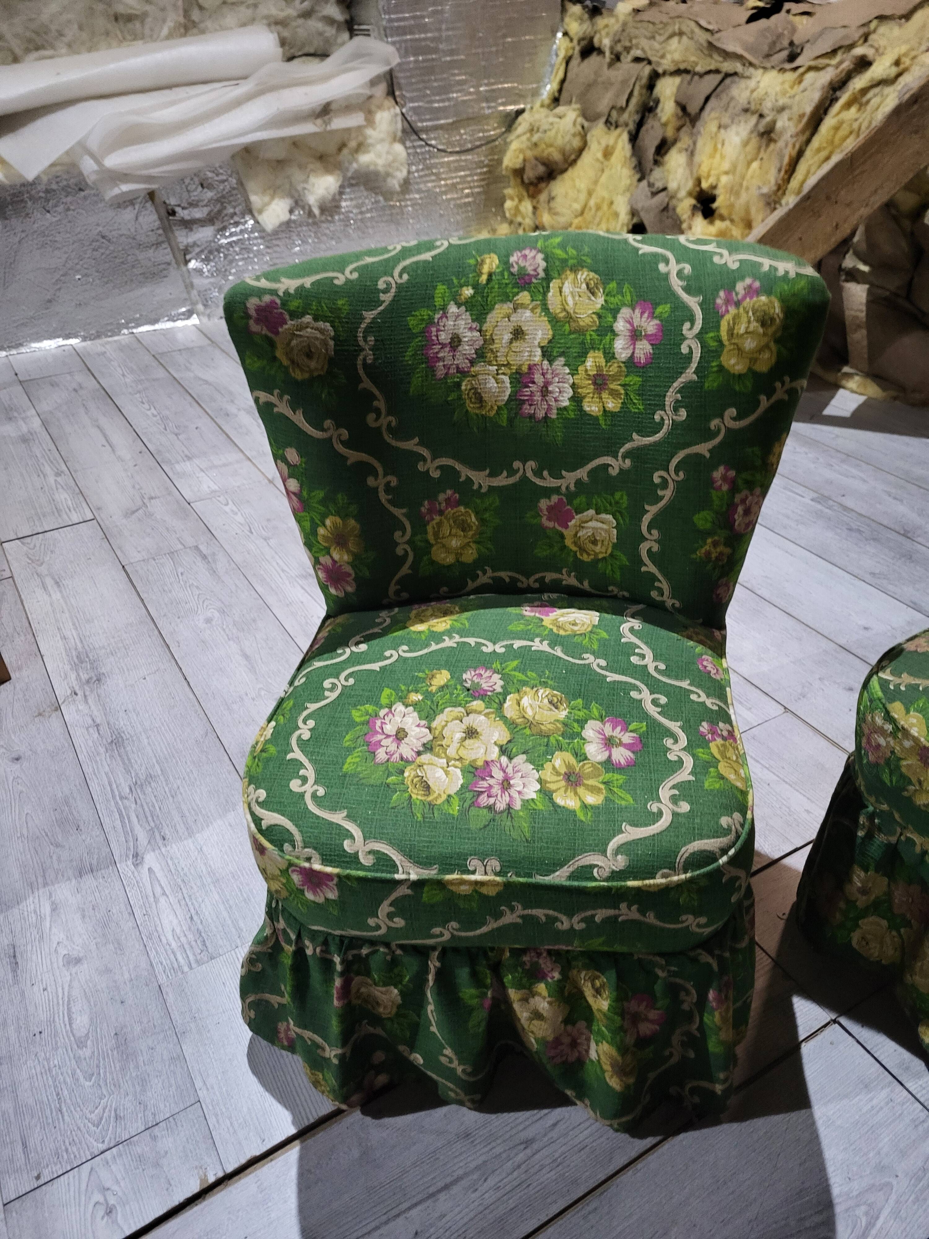 Sofa and its 2 matching armchairs from the 1960s.