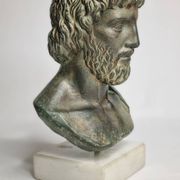 Buste d'Esculape en plâtre patiné sur socle en marbre, 21 cm