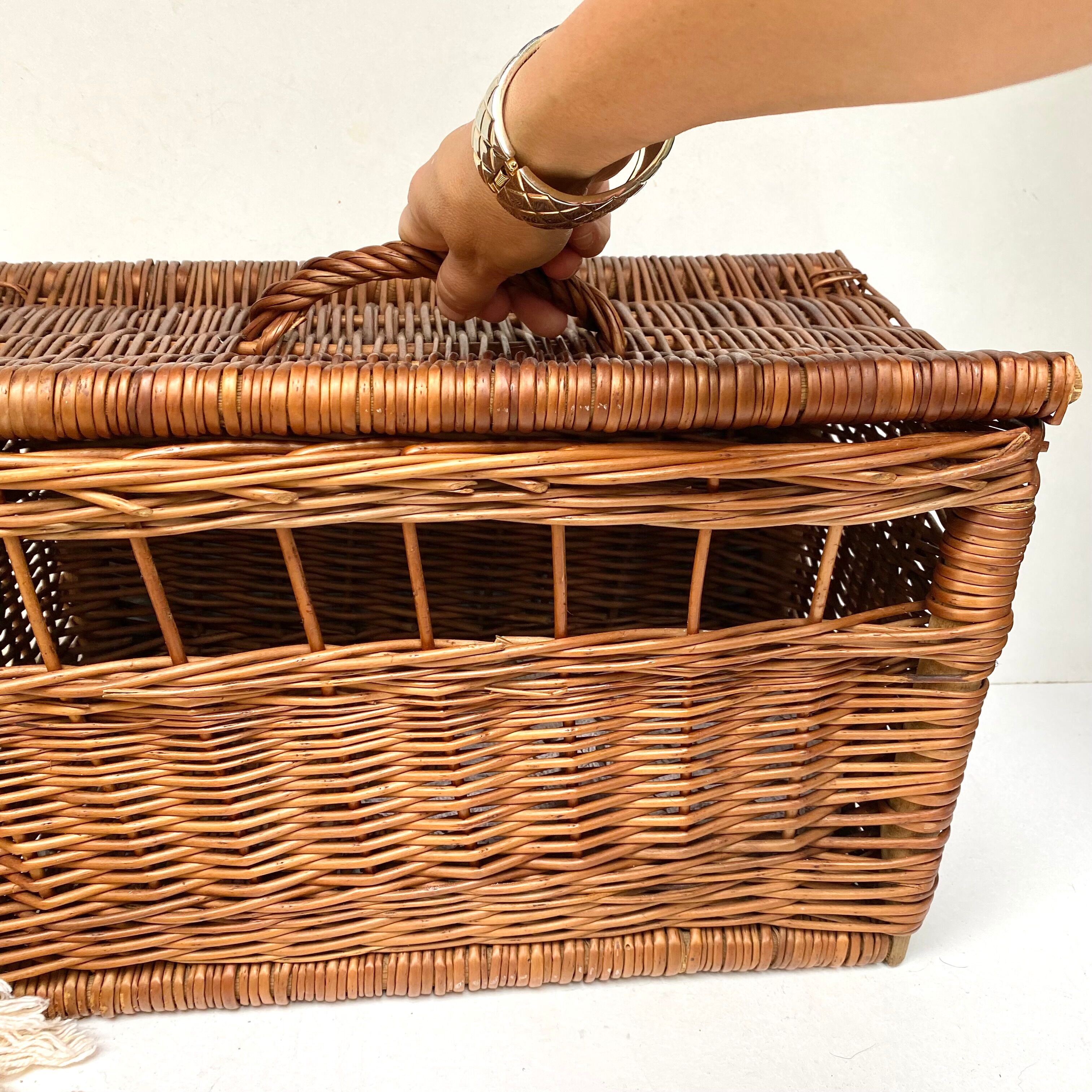 Vintage braid wicker basket for pets