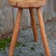 Tabouret brutaliste tripode en frêne