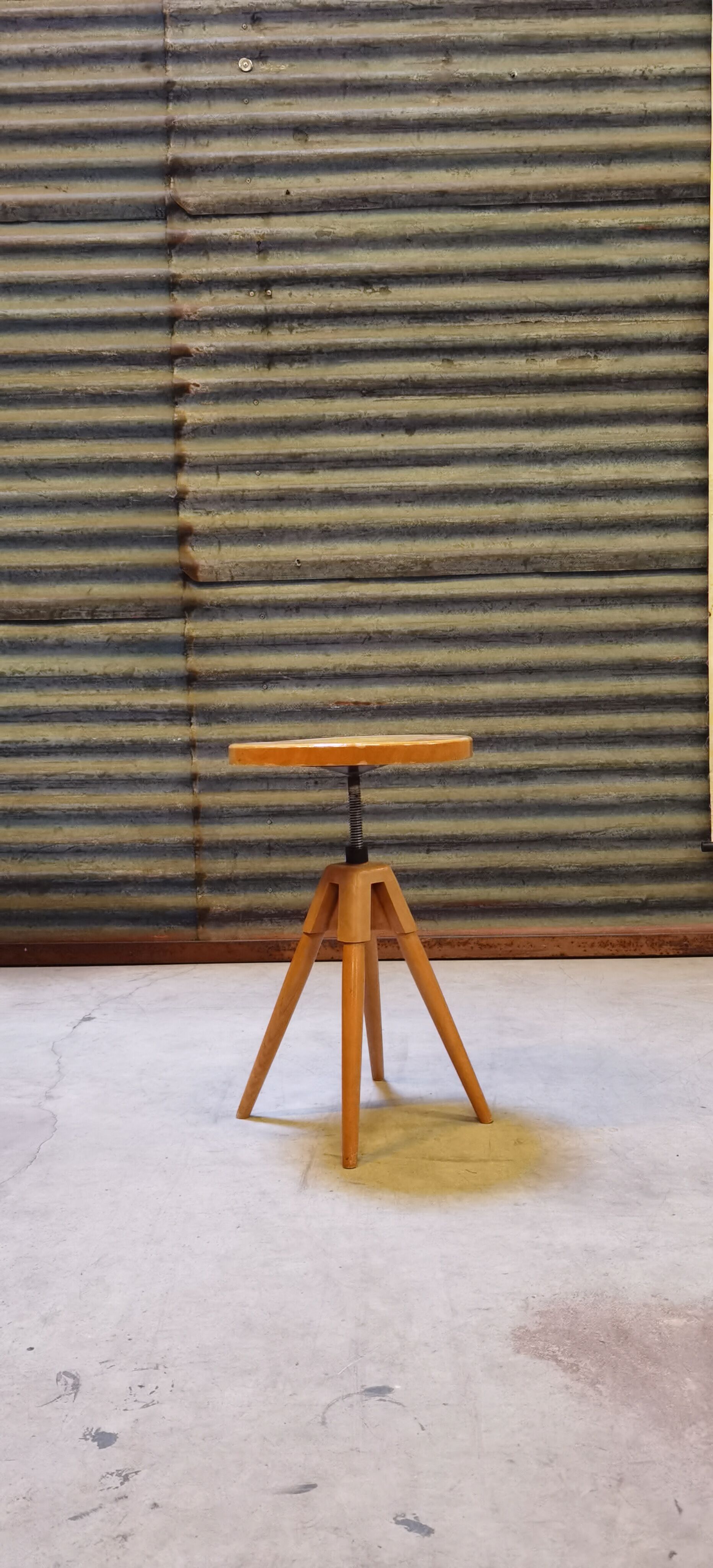 Tabouret de piano à vis reglable République Tchèque Mid-Century modern1960