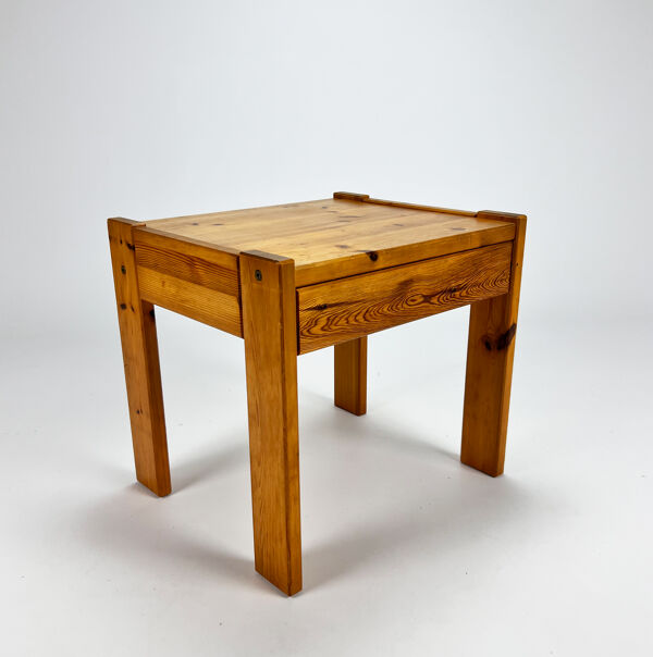 Table d’appoint en bois de pin années 1970