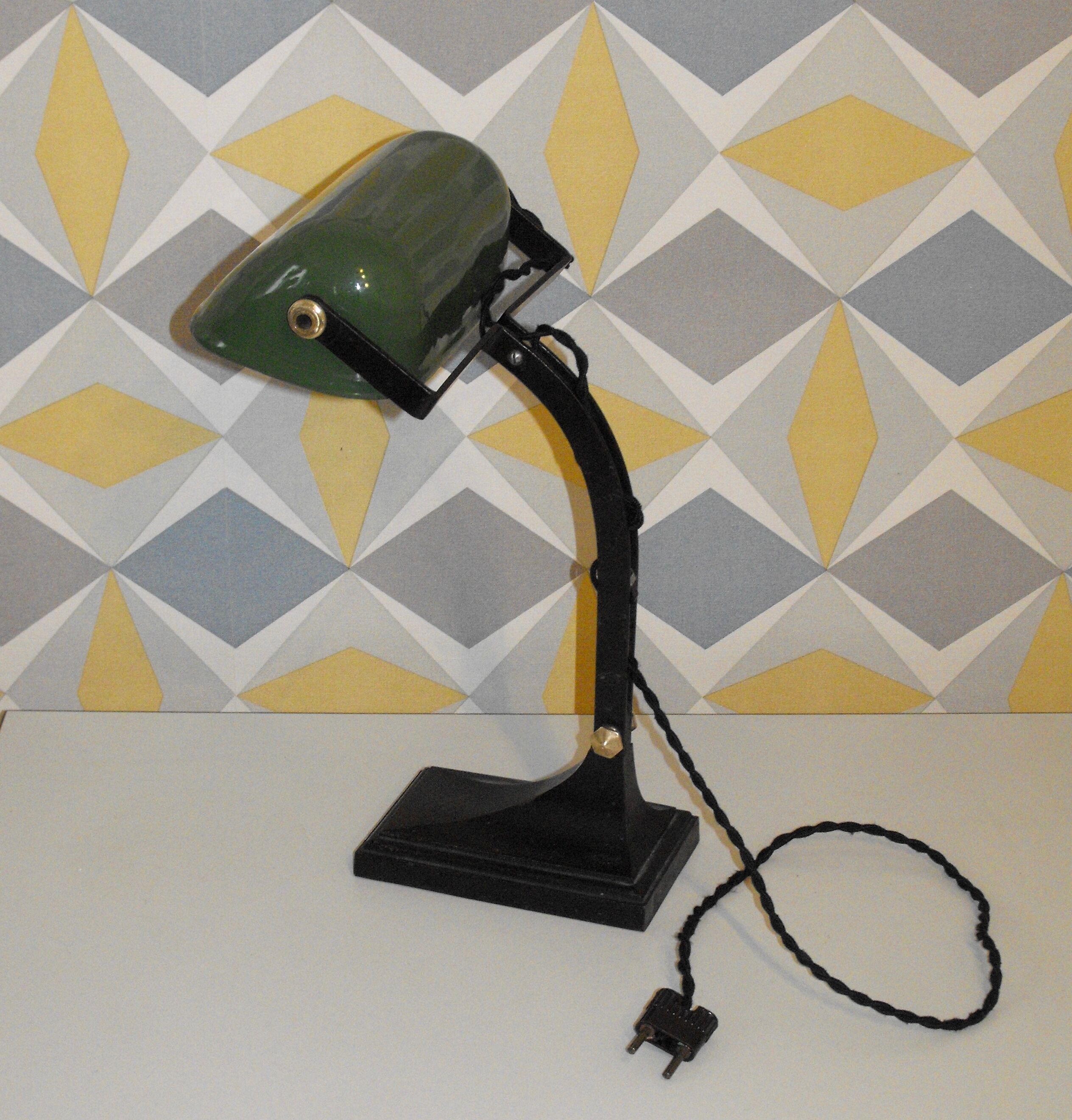 Desk lamp called "Notary"