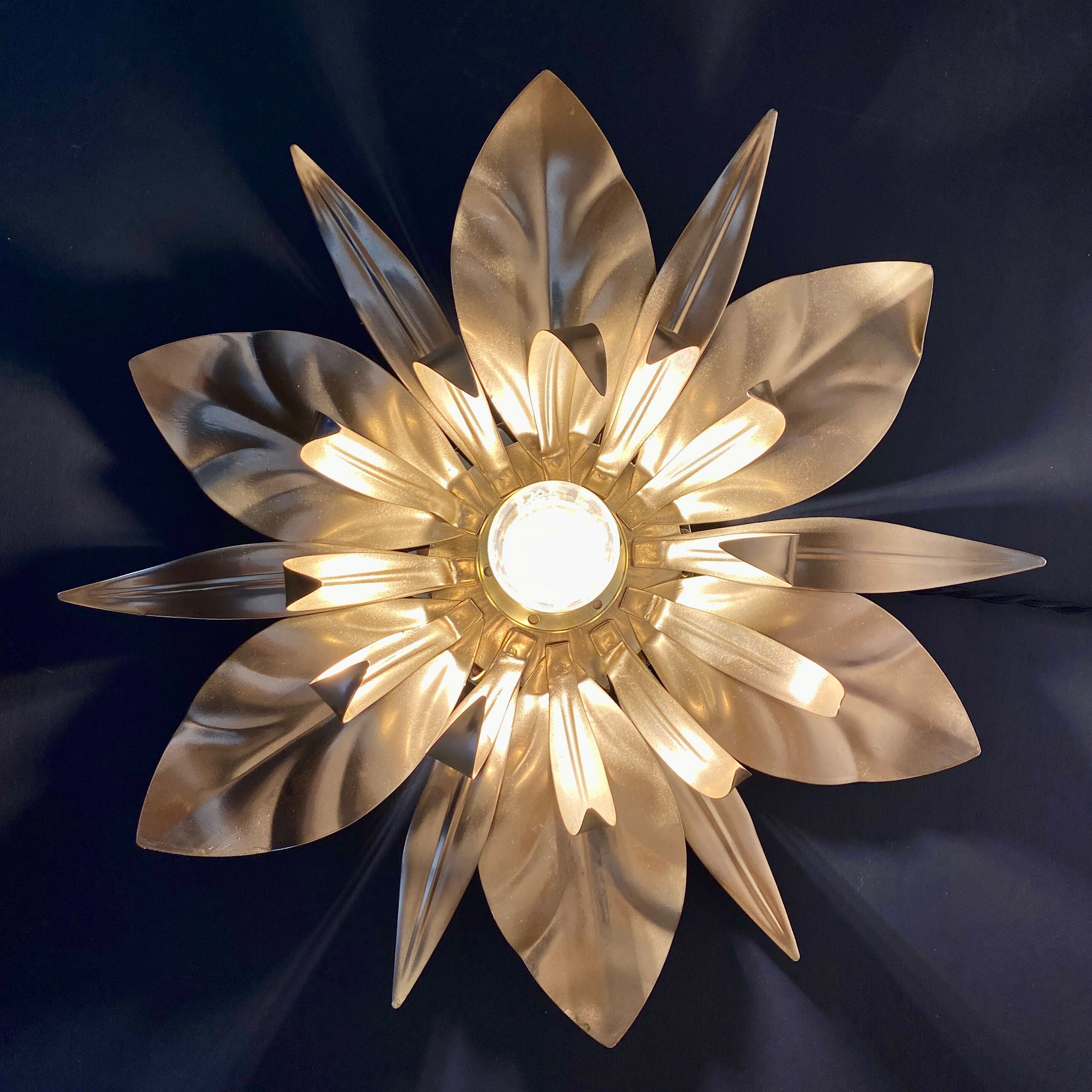 Vintage wall lamp golden leaves