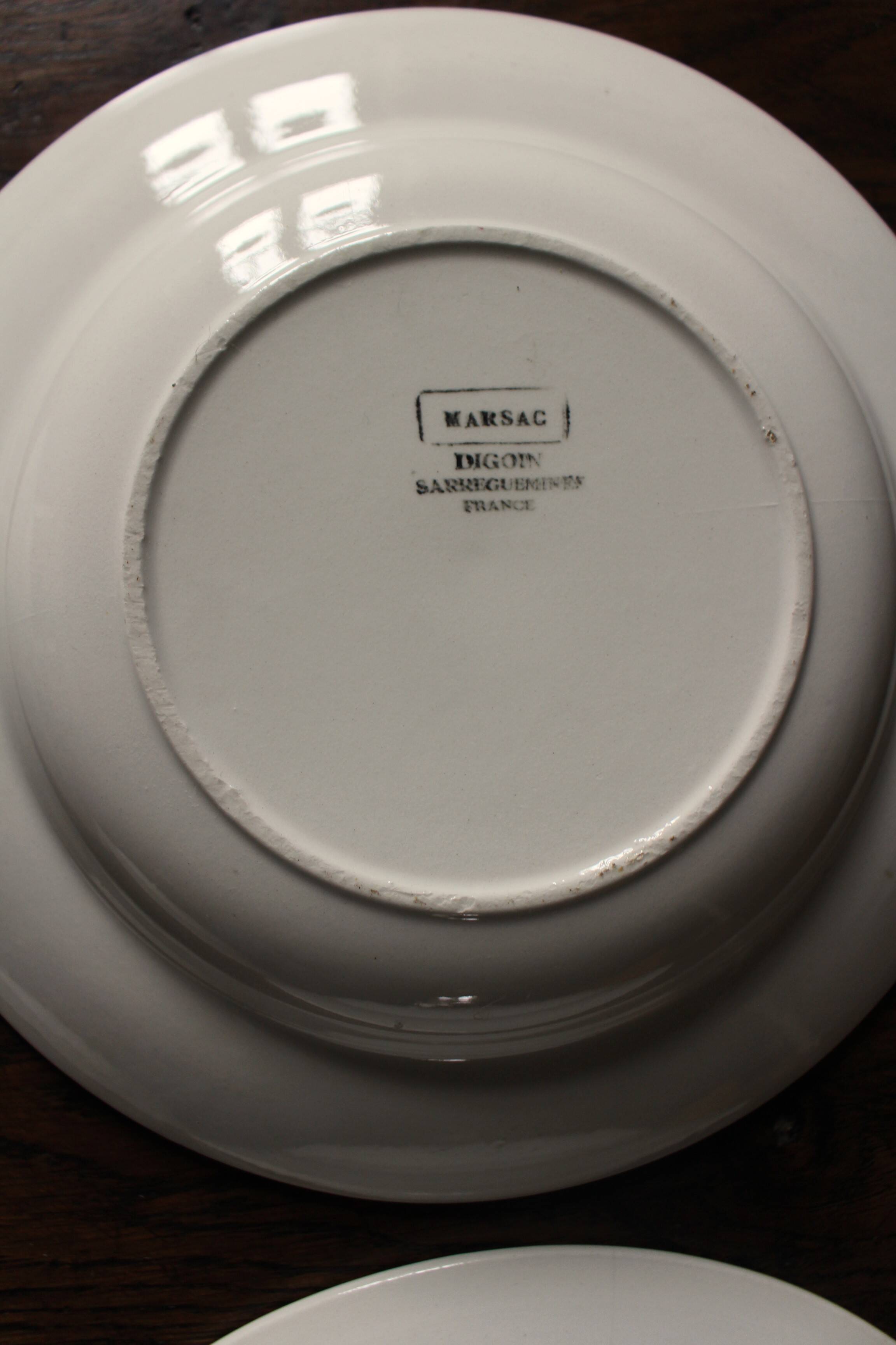 A set of 4 mismatched Art Deco red blue soup plates
