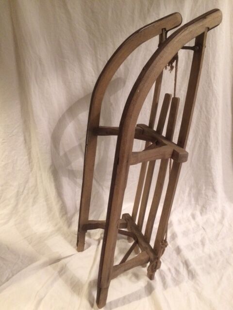 Luge vintage en bois une personne