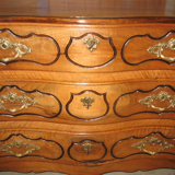 Crossbow in 18th century Walnut Louis XV Dresser