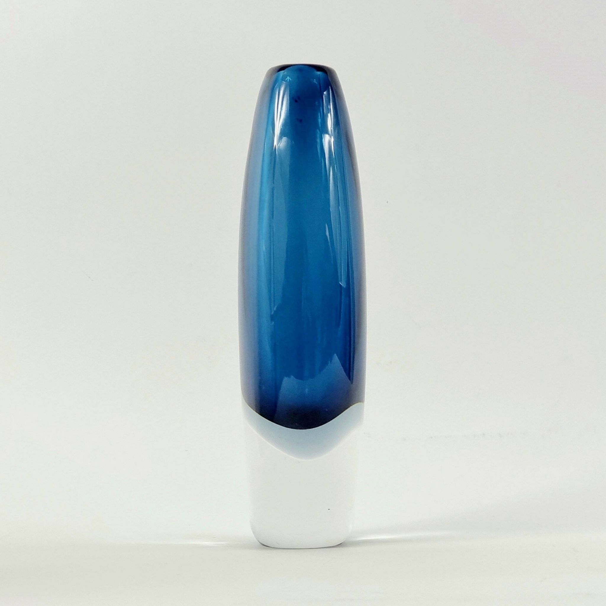 Signed Large Scandinavian Glass Vase by Vicke Lindstrand for Kosta, 1960s
