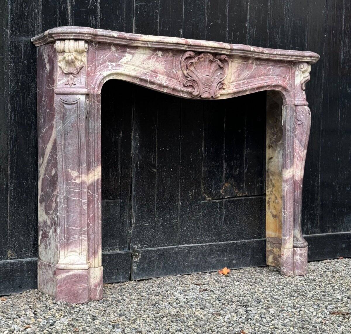Cheminée de style Louis XV en marbre fleurs de pêcher, vers 1880