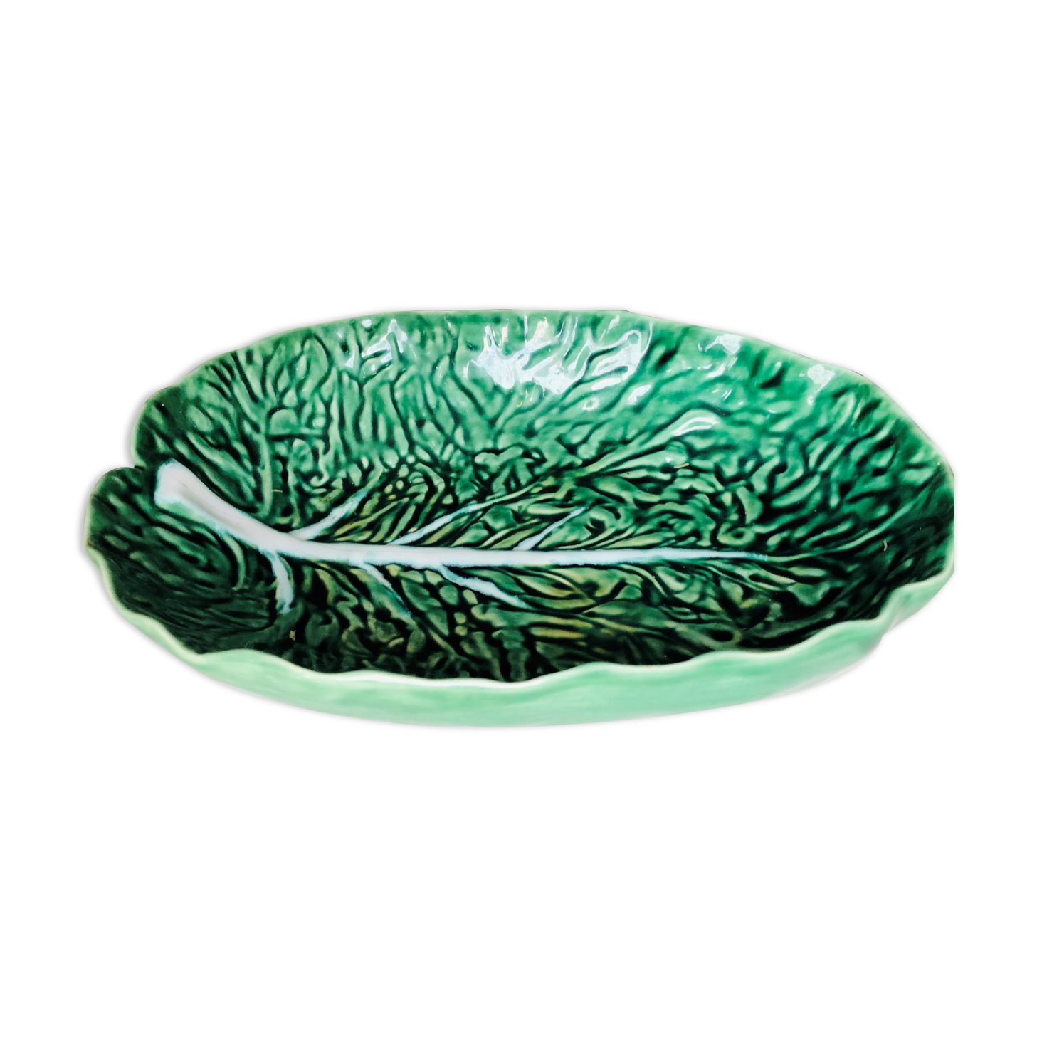 Slurry dish decorated with cabbage leaf