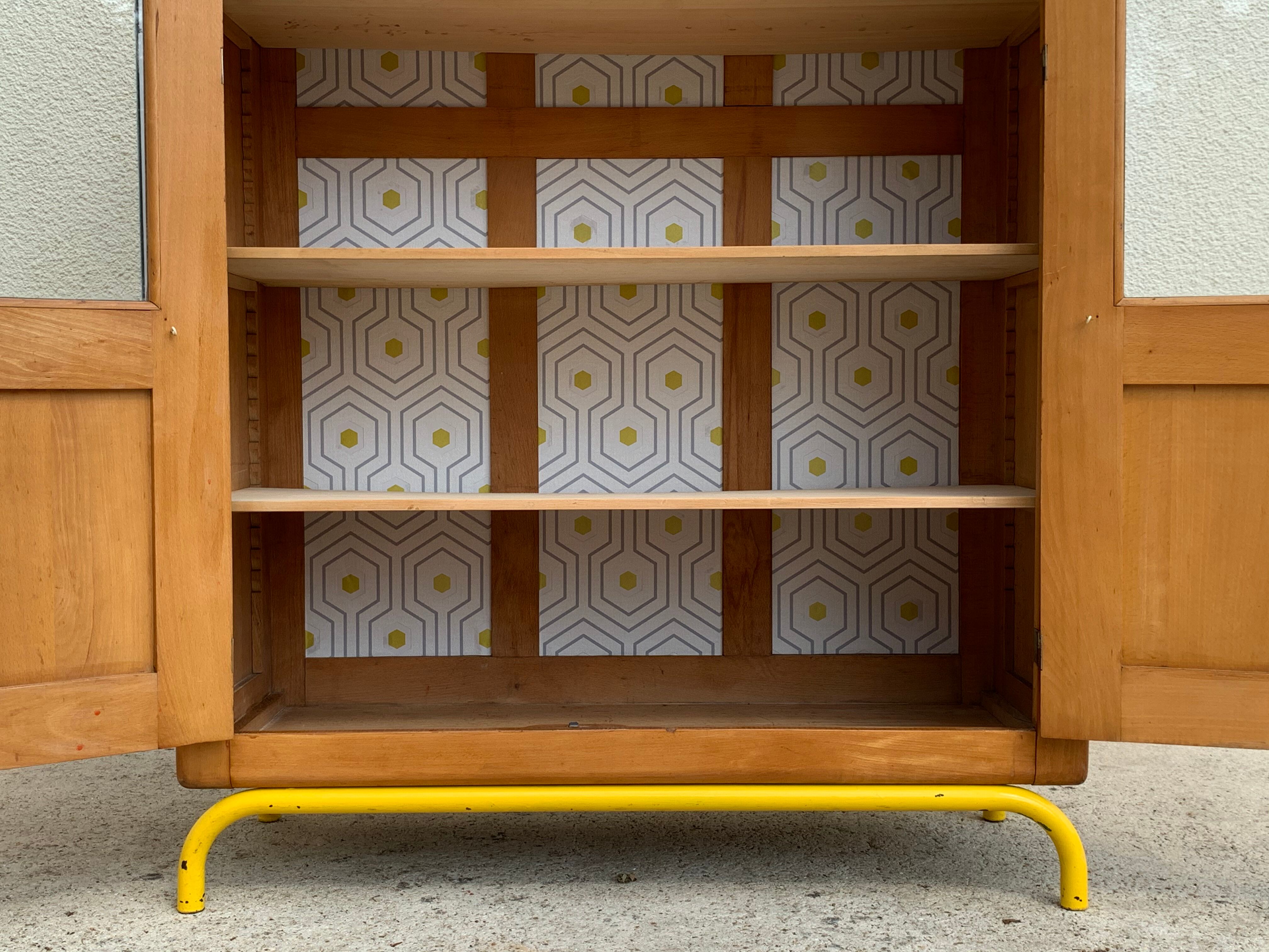 Armoire d’école vitrée 1960 Selency