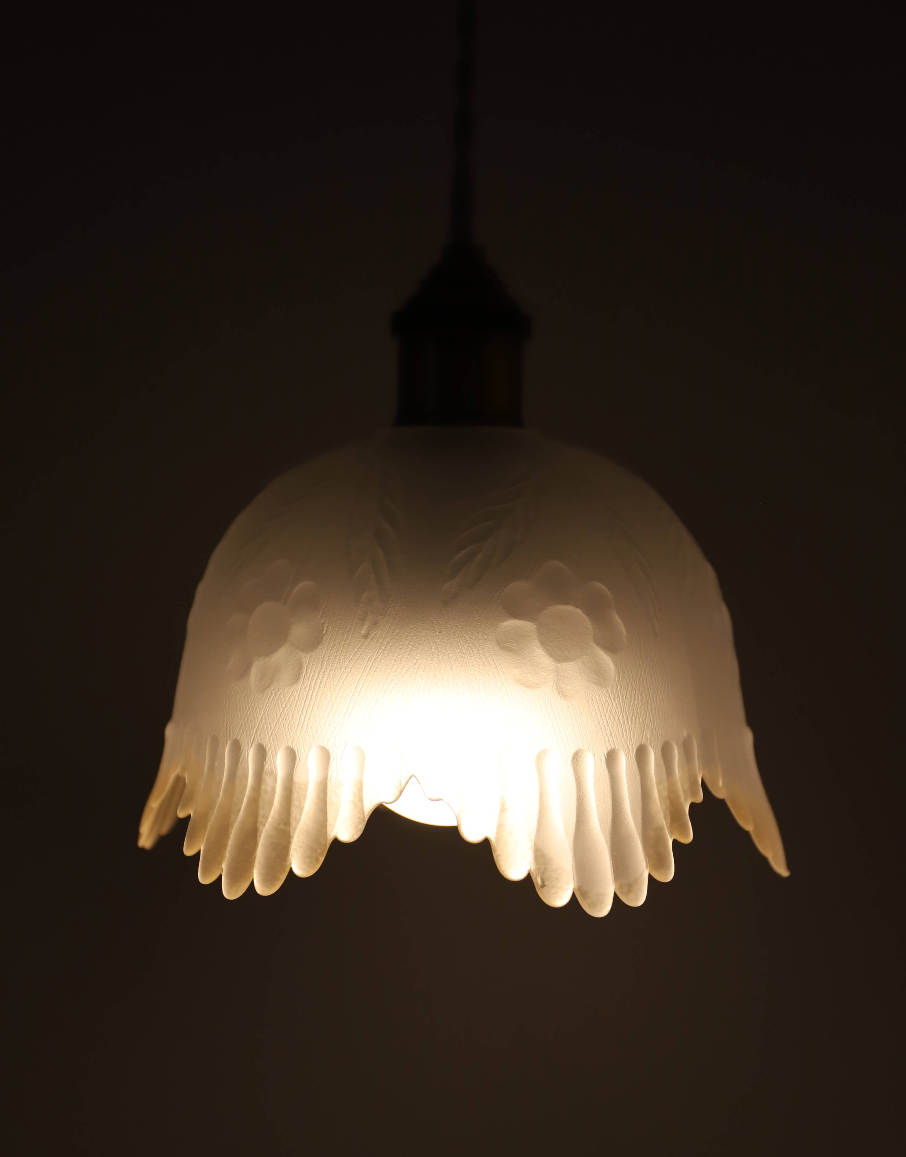 Frosted glass pendant light with floral pattern and wavy edge