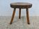 Tabouret brutaliste en bois massif