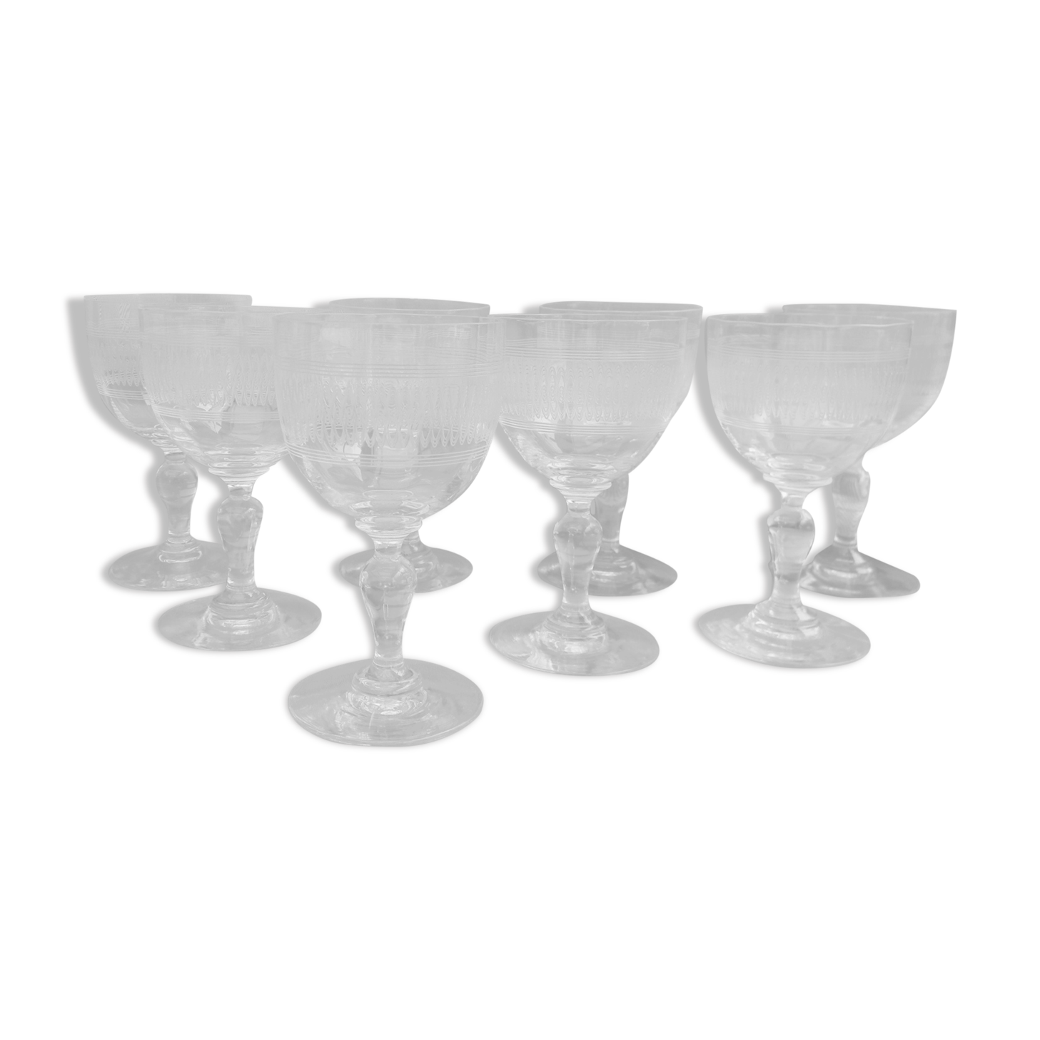 Lot de 8 verres anciens à vin blanc ou apéritif en cristal  gravé.