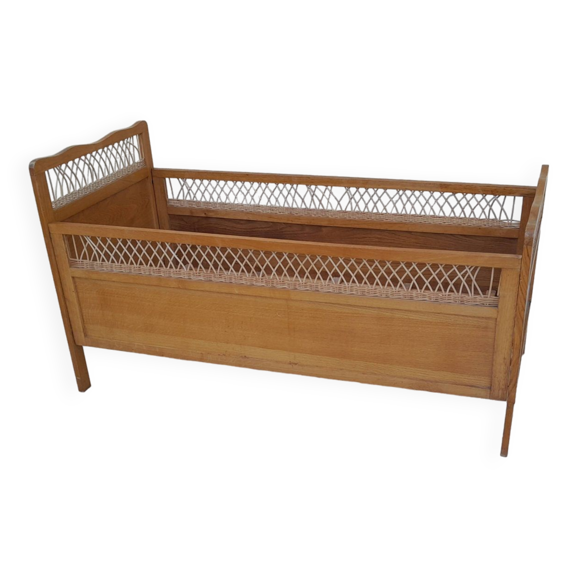 Vintage baby bed in wood and rattan from the 60s for children