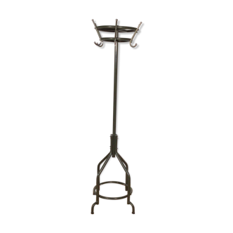 Standing coat rack
