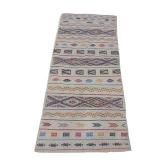 Handmade white carpet with patterns 90x200cm