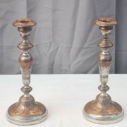 PAIRE DE BOUGEOIRS ANCIENS