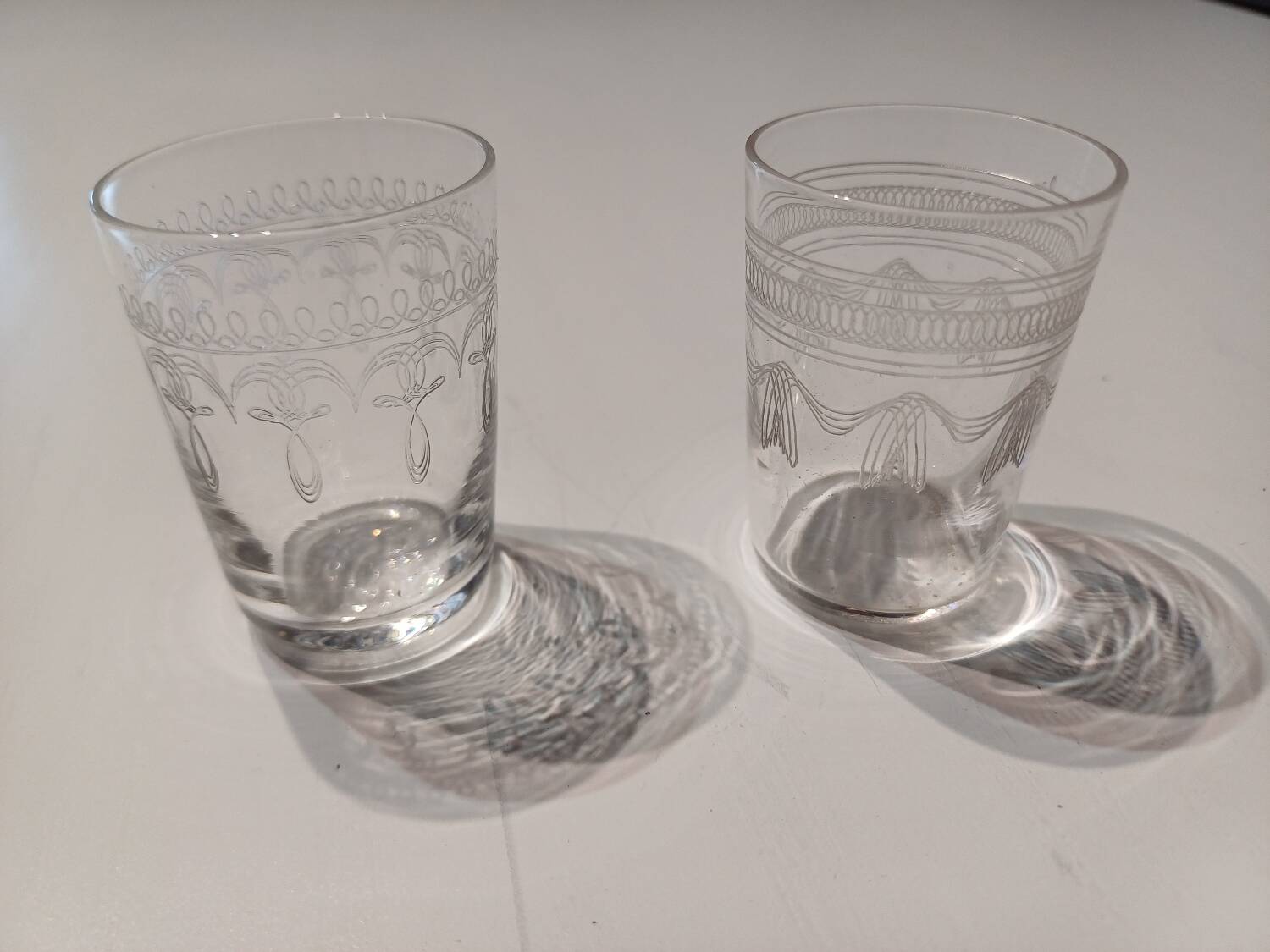 Liqueur glass server