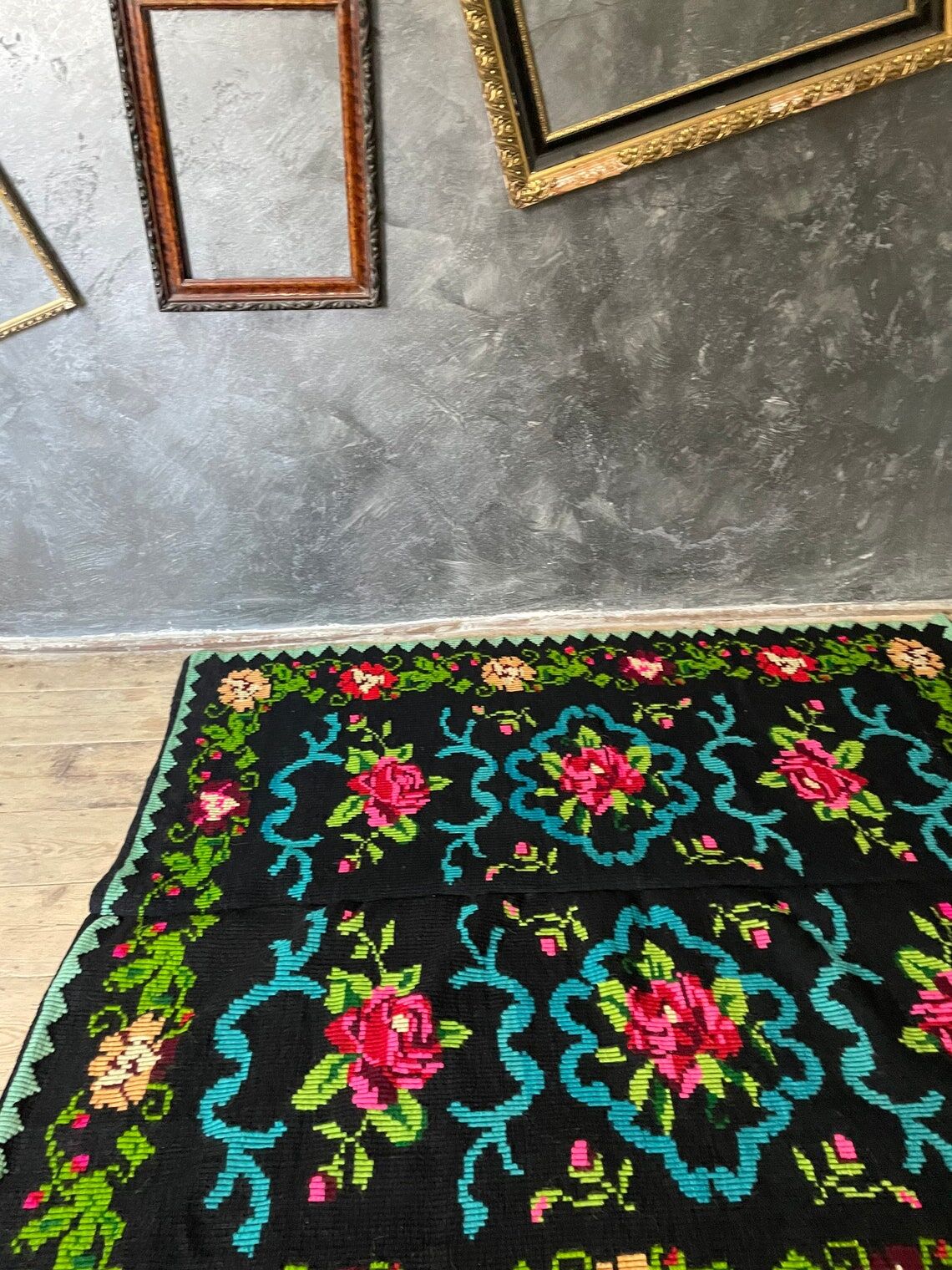 Romanian carpet with roses handmade in wool 177x154cm