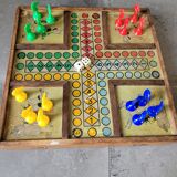 Jeu ancien de petits chevaux